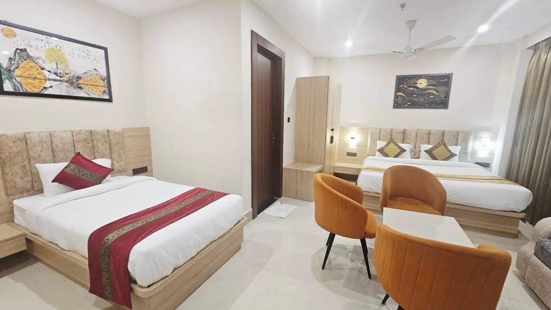 Luxury hotel room with full board meal plan - premium bedroom at Hotel Days Inn Sarnath